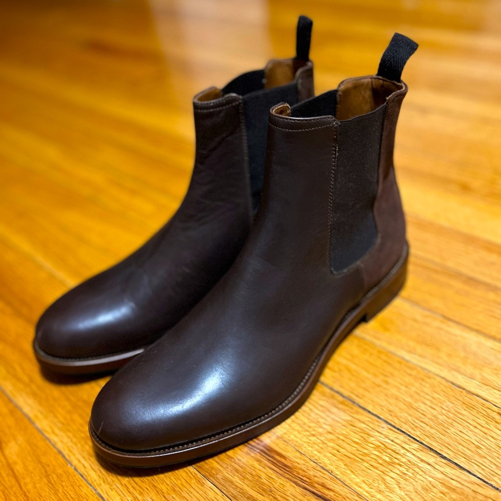 Aquatalia Premium Chelsea Boots!